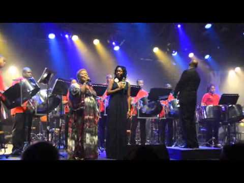 Loriane Zacharie et l'orchestre national de Steel Band de Trinidad & Tobago