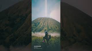 Porter Robinson &amp; Madeon - Beings (Live)
