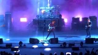 Arctic Monkeys - Evil Twin live @ Theatre Jean Deschamps ( Carcassonne / France )