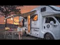 LUXUS WOHNWAGEN CAMPING IM REGEN