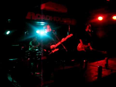 Optional Wallace - Can't Explain (Live - Mcr Roadhouse 2009)