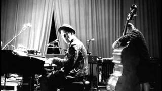 Tom Waits   Little Drop Of Poison with lyrics