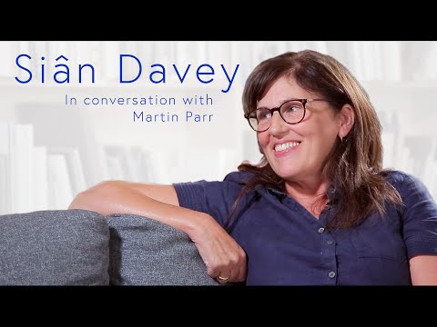 Sofa Sessions: Conversations with Martin Parr - Siân Davey