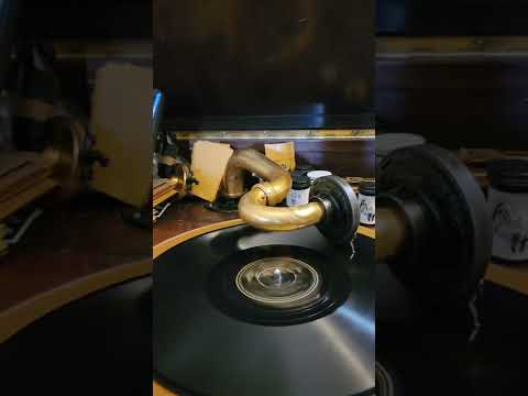 In a Little Red Barn - Chick Bullock & his Levee Loungers Perfect Records #15951 1934