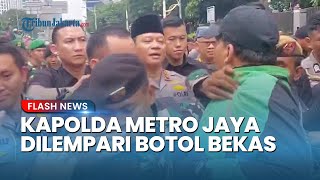 Momen Kapolda Metro Jaya Dilempari Botol di Luar TPU Karet Bivak Usai Pemakaman Affan Kurniawan