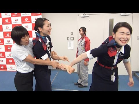成田空港で働くＪＡＬ女性職員ら、護身術を学ぶ