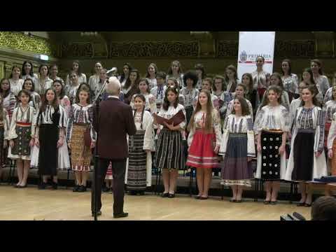 Corul Symbol - Papusa pe sarma