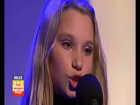 Nora Foss Al-Jabri (11) singing Hallelujah - Live