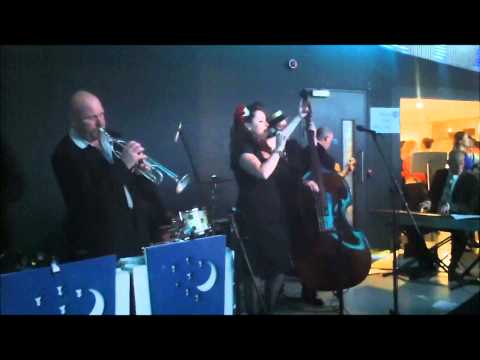 Laura B and the Moonlighters-Act Right.wmv