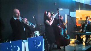 Laura B and the Moonlighters-Act Right.wmv