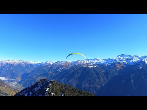 Autumn shadows - Paragliding @ Braunwald