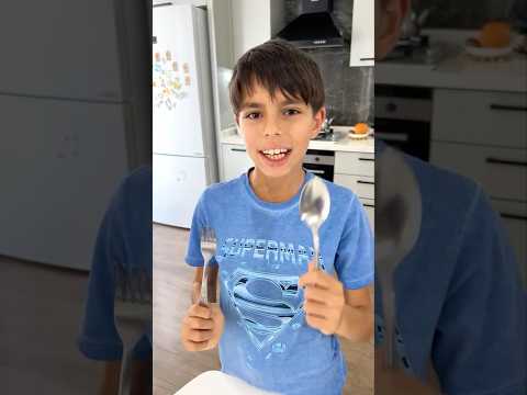 Yemek kaşıkla ve çatalla yeriz! #shorts #emirela #çocuklariçin