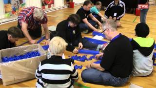 preview picture of video 'Building the world's longest Lego train track'