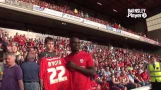 preview picture of video 'Jean-Yves M'voto gives a Barnsley F.C. shirt to a boy on his debut against FC Bordeaux'