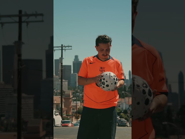 Vídeo relacionado con FC Barcelona Camiseta Naranja Tercera Equipación Adulto Temporada 25/26, Réplica Oficial, Unisex, Talla S, Cuello Redondo, Poliéster