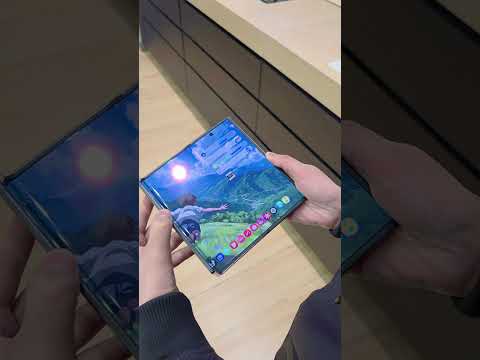 It's a tri-fold? So it really is a tri-fold, Samsung tri-fold, tri-fold.