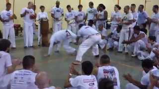preview picture of video 'Abadá Capoeira - Pedreira - Escurinho/Mestre Camisa (10/04/2015) Part1'