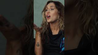 Miley Cyrus singing the transition music of Hannah Montana