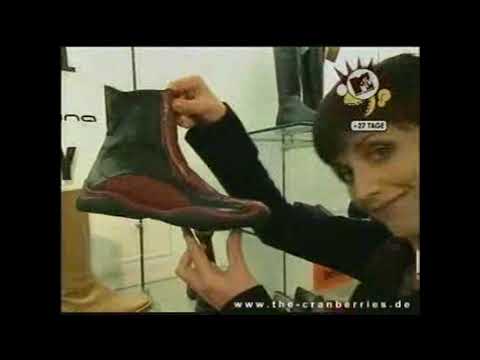 DOLORES O'RIORDAN - MTV Germany Fashion Zone 2001