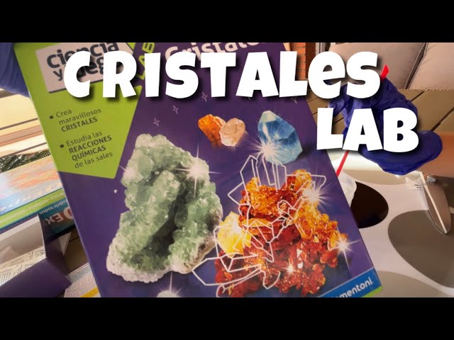 Vídeo relacionado con Clementoni Kit Cristales 55533 Juego científico y Educativo para Crear Tus Propios Cristales de una Forma rápida, Segura y Divertida. Juguete en español, a Partir de 8 años.