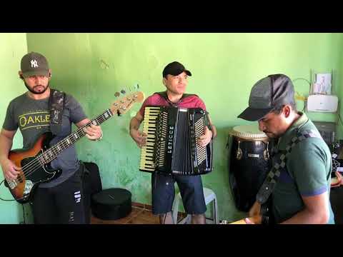 Hudson Xavier e forró di Homi passando o som