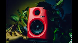 Video thumbnail for Studio monitors - Monkey Banana Gibbon 5 Red by לבמה ציוד הגברה, תאורה וכלי נגינה