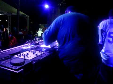 EQUIPE DA BOMB DJ JAMAICA ESCULACHANDO A SMURPHIES