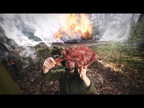 Steak hängend am Baum gegrillt: XXL Tomahawk - ASMR outdoor cooking in 8K