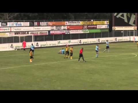 Fraai doelpunt van Raily Ignacio tegen Voorschoten'97