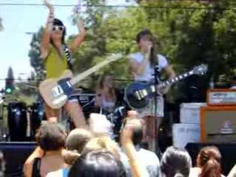 The Plastiscines - "Mister Driver" at Make Music Festival