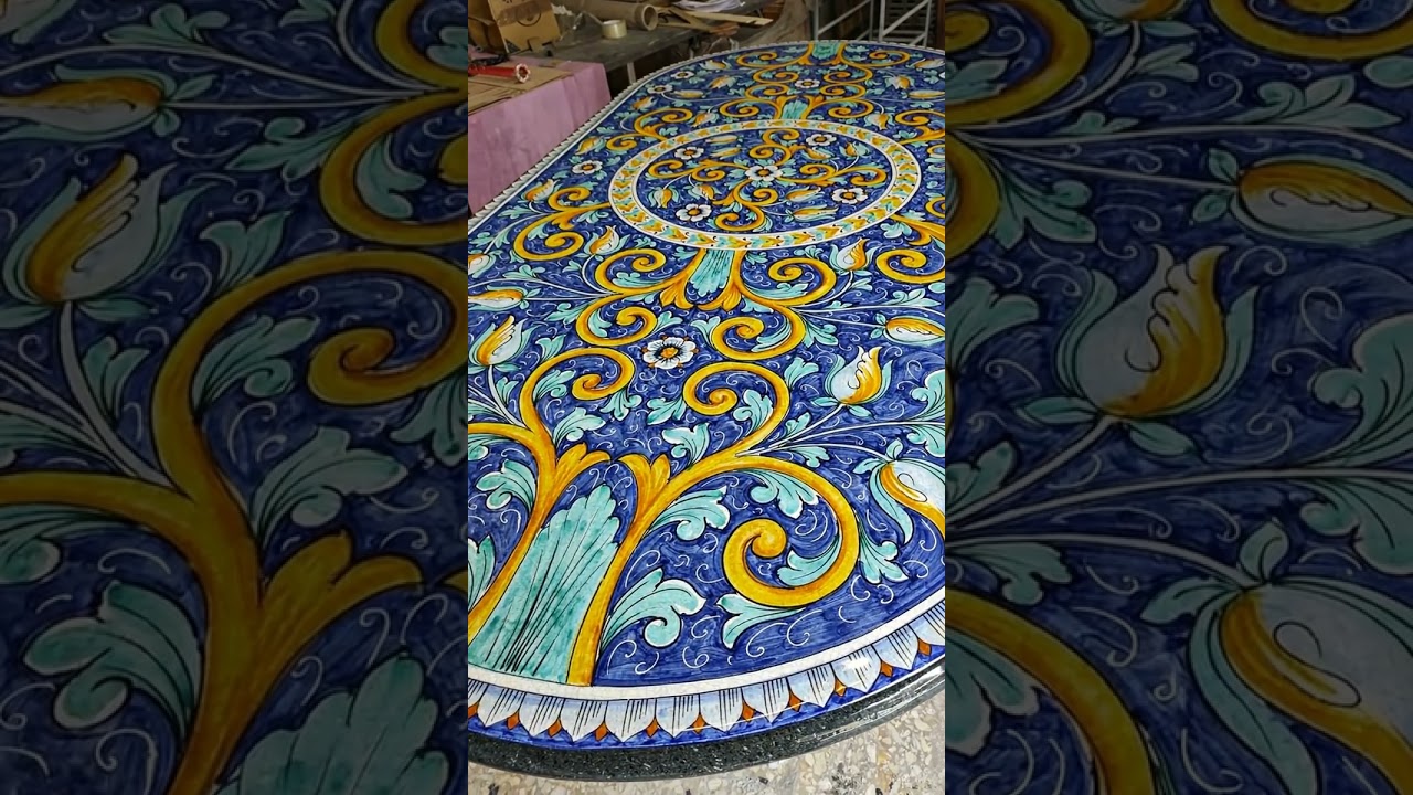 Tavolo in pietra lavica dipinto a mano da esterno ed interno