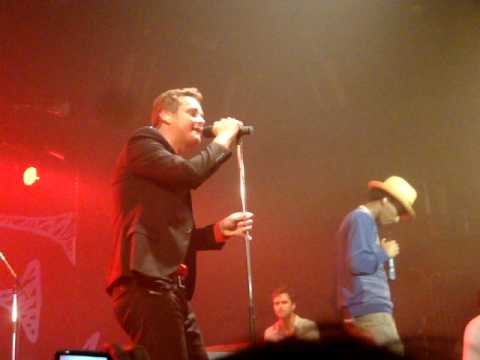 Keane - Looking Back (live, acoustic, ft. K'naan) - Brixton, 12 May 2010