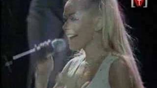 Christina Aguilera - At Last (Live in Vancouver 07-19-00)