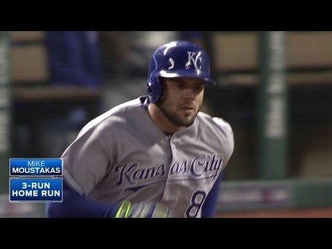 KC@CLE: Moustakas hits a three-run jack to right