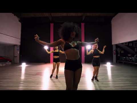 clases de baile en Barcelona formación profesional BY MERCEDES SAYUT.SALSA, HEELLS, FUSIÓN STYLE.