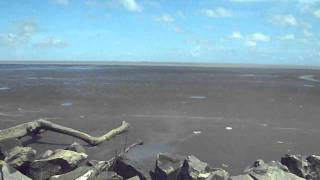 preview picture of video 'Atlantic ocean (spray tide, ebbing tide), Georgetown, Guyana'