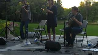 Norah Rendell sings Sweet Pinery Boy with Two Tap Trio bandmates