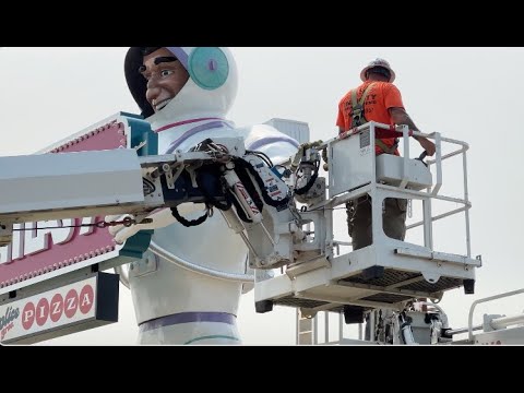 Atlas 9 Massive Big John Statue Arrives in Kansas City
