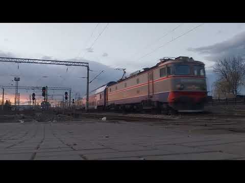 Tren R întra în gara Bacău cu niște scântei