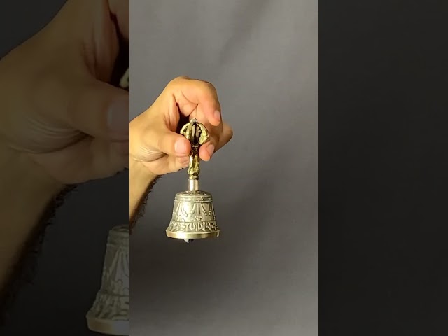 Vídeo relacionado con GmeDhc Campanilla de Metal, Campana de Mano, Campana con Asa, para Campana de Recepción, Campana de Cena, Campanilla de Servicio de Metal para Meditación, Alimentación de Mascotas, Oración, Decoración