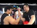 【アームレスリング元世界一】の豪傑さんに腕相撲の勝ち方を教えてもらいました!