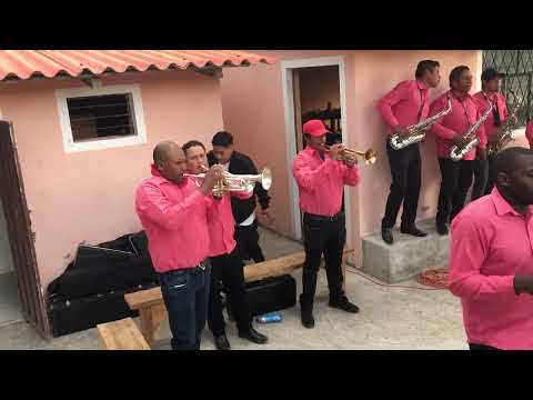 banda "LA TRACKALOZA " de san Vicente de Pusir canción " mariposita cumbia"
