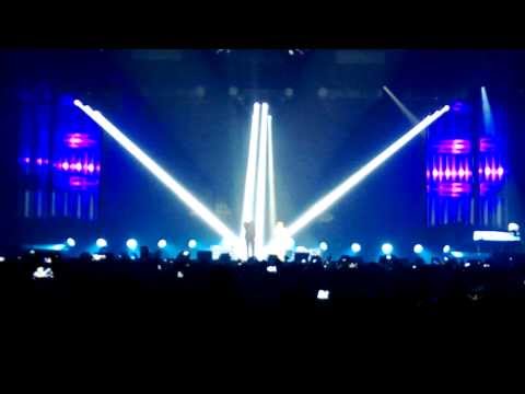 Mylene Farmer duo with Gary Jules - Mad World - Timeless Tour - Saint-Petersburg