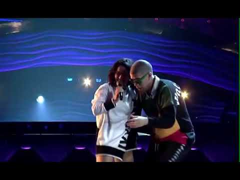 BECKY G & BAD BUNNY CANTARAN “MAYORES” POR PRIMERA VEZ JUNTOS | LatinAMAS 10/26/17