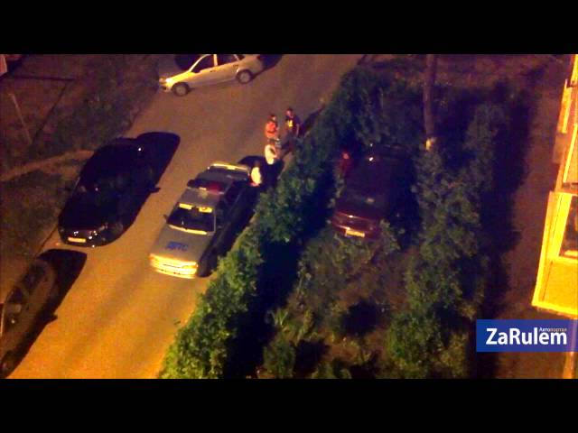 Пьяная автоледи, паркуясь, раскурочила целый палисадник (ВИДЕО)