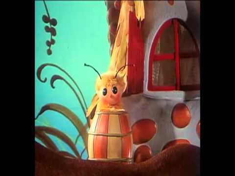 Včelí medvídci - Na políčku v jetelíčku