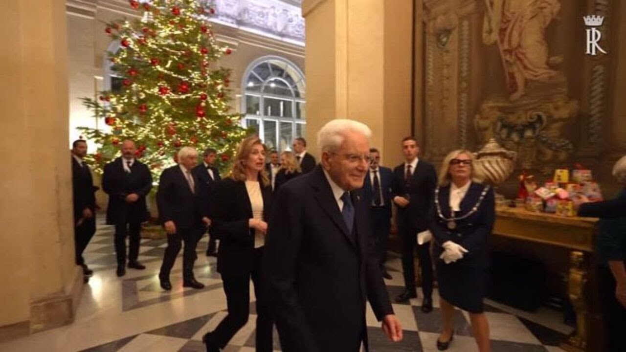 Al Quirinale 60 bambini ospiti di case famiglia ricevono i doni da Mattarella