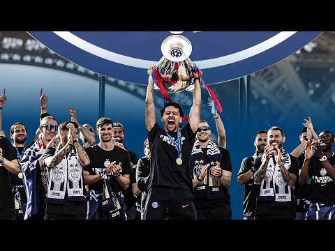 La FOLLE CÉLÉBRATION des JOUEURS du PSG sur le CHAMP DE MARS