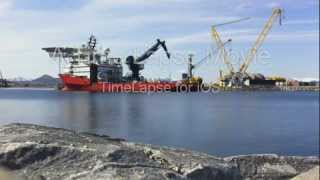 preview picture of video 'Offshore vessel unloading at Kirkegårdsøya at Polarbase in Rypefjord'