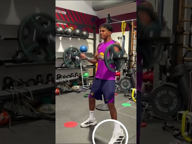 Vídeo relacionado con FC Barcelona Strike Nike - Camiseta de Manga Corta de fútbol con tecnología Dri-FIT para Hombre HJ7752